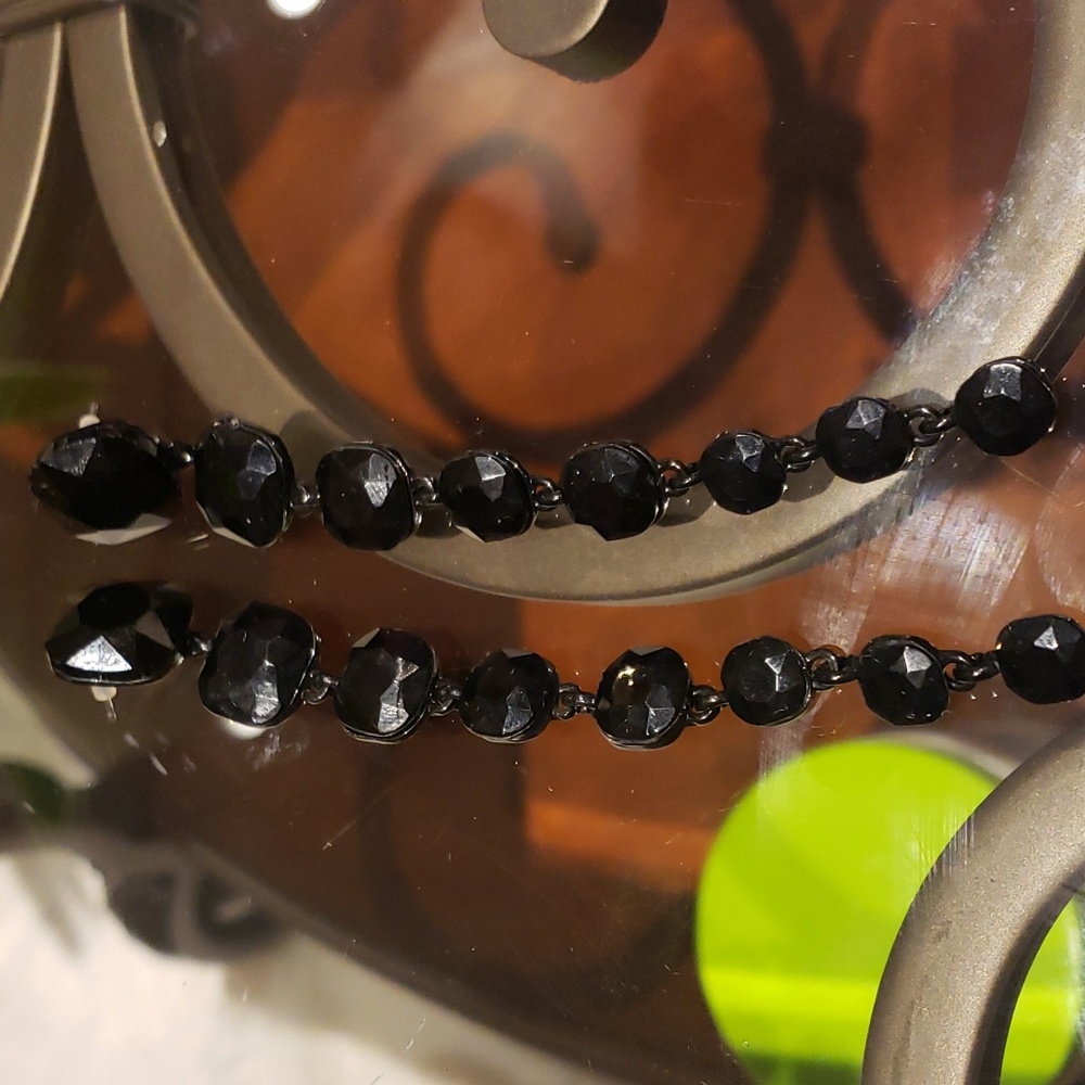 Statement earings black with gold